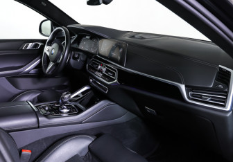 Подержанный автомобиль BMW X6 2021 года (11 фото)
