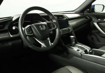 Подержанный автомобиль Honda Civic Coupe 2017 года (8 фото)