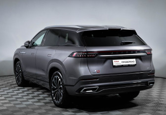 Подержанный автомобиль Jaecoo J8 2024 года (7 фото)