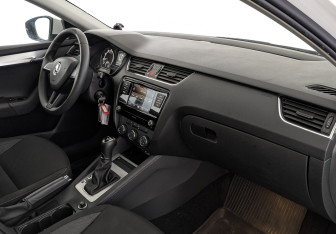 Подержанный автомобиль Skoda Octavia Liftback 2018 года (13 фото)
