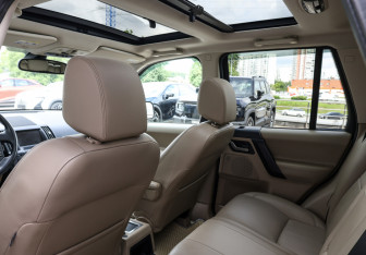 Подержанный автомобиль Land Rover Freelander 2012 года (21 фото)