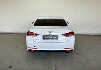 Подержанный автомобиль Hyundai Genesis 2014 года (5 фото)