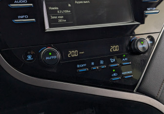 Подержанный автомобиль Toyota Camry Sedan 2019 года (25 фото)