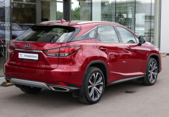 Подержанный автомобиль Lexus RX 2022 года (5 фото)