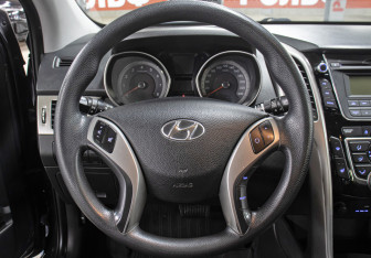 Подержанный автомобиль Hyundai i30 Hatchback 2015 года (17 фото)