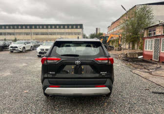 Новый Toyota RAV4 2025 (2 фото)