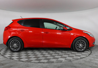 Подержанный автомобиль Kia Ceed Hatchback 2015 года (4 фото)