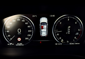 Подержанный автомобиль Volvo V60 2020 года (13 фото)