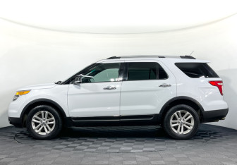 Подержанный автомобиль Ford Explorer 2013 года (8 фото)