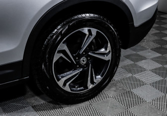 Подержанный автомобиль DongFeng AX7 2018 года (15 фото)