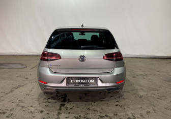 Подержанный автомобиль Volkswagen Golf Hatchback 2018 года (6 фото)