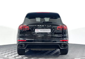 Подержанный автомобиль Porsche Cayenne 2015 года (6 фото)