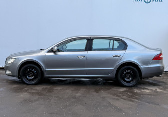 Подержанный автомобиль Skoda Superb Liftback 2011 года (8 фото)
