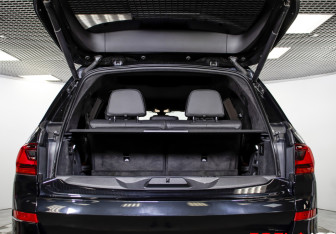 Подержанный автомобиль BMW X7 2020 года (29 фото)
