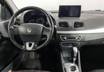 Подержанный автомобиль Renault Fluence 2012 года (13 фото)