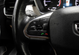 Подержанный автомобиль Geely Coolray 2020 года (19 фото)