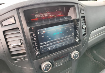 Подержанный автомобиль Mitsubishi Pajero 2014 года (15 фото)