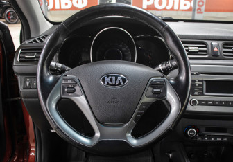 Подержанный автомобиль Kia Rio Sedan 2016 года (17 фото)