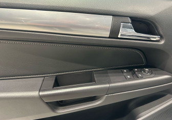 Подержанный автомобиль Opel Astra Sedan 2012 года (17 фото)