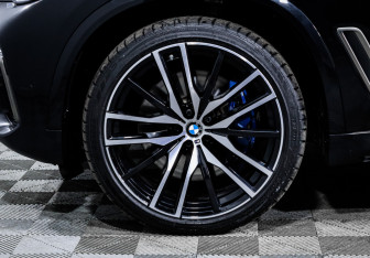 Подержанный автомобиль BMW X5 2019 года (15 фото)