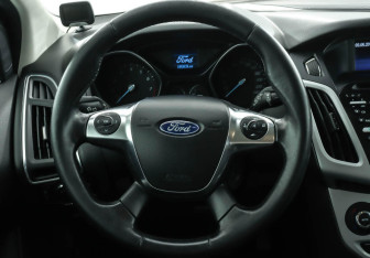 Подержанный автомобиль Ford Focus Hatchback 2013 года (9 фото)