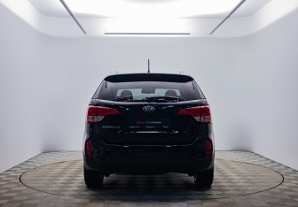 Подержанный автомобиль Kia Sorento 2014 года (4 фото)