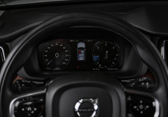 Подержанный автомобиль Volvo XC60 2019 года (11 фото)