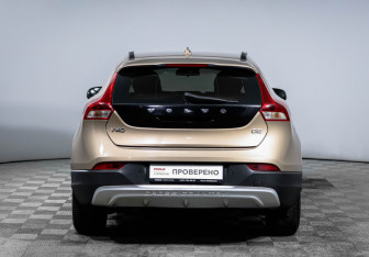 Подержанный автомобиль Volvo V40 Cross Country 2013 года (6 фото)