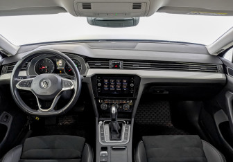Подержанный автомобиль Volkswagen Passat Sedan 2020 года (14 фото)