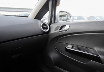 Подержанный автомобиль Opel Corsa 2007 года (16 фото)