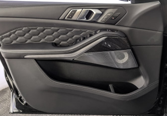 Подержанный автомобиль BMW X5 M 2020 года (19 фото)