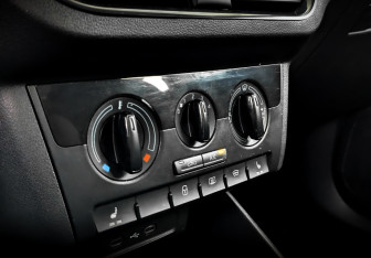 Подержанный автомобиль Skoda Rapid Liftback 2021 года (25 фото)