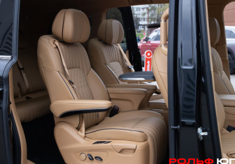 Подержанный автомобиль Voyah Dream 2023 года (8 фото)