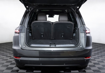 Подержанный автомобиль LiXiang L9 2023 года (10 фото)