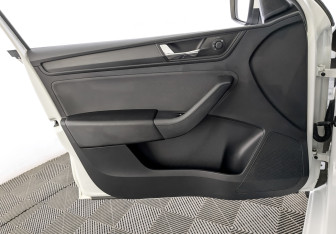 Подержанный автомобиль Skoda Rapid Liftback 2021 года (19 фото)