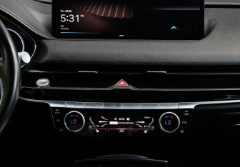 Подержанный автомобиль Genesis G80 2021 года (10 фото)