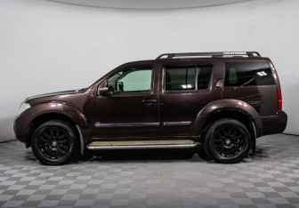 Подержанный автомобиль Nissan Pathfinder 2012 года (8 фото)