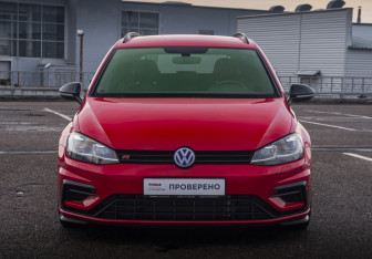 Подержанный автомобиль Volkswagen Golf R Wagon 2018 года (2 фото)