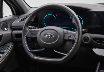 Подержанный автомобиль Hyundai Sonata 2020 года (15 фото)