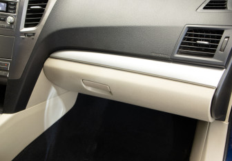 Подержанный автомобиль Subaru Legacy Sedan 2011 года (27 фото)