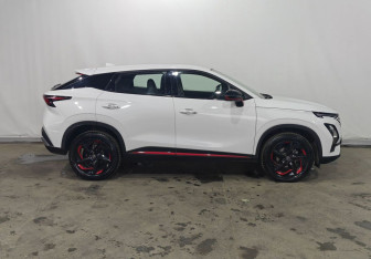 Подержанный автомобиль Omoda C5 2023 года (8 фото)