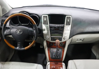 Подержанный автомобиль Lexus RX 2003 года (15 фото)