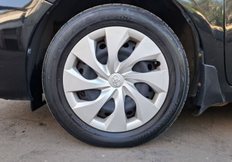 Подержанный автомобиль Toyota Corolla Sedan 2012 года (9 фото)