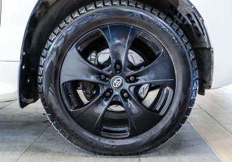 Подержанный автомобиль Toyota Land Cruiser Suv 2014 года (26 фото)