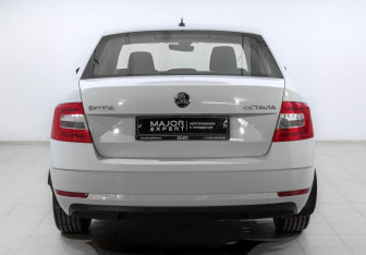 Подержанный автомобиль Skoda Octavia Liftback 2019 года (6 фото)