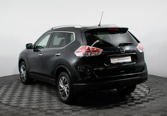 Подержанный автомобиль Nissan X-Trail 2016 года (3 фото)
