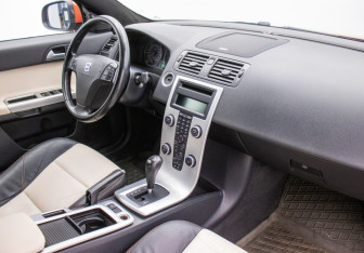 Подержанный автомобиль Volvo S40 2010 года (10 фото)