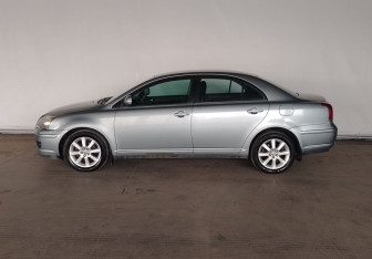Подержанный автомобиль Toyota Avensis Sedan 2008 года (8 фото)