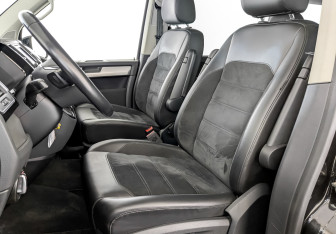 Подержанный автомобиль Volkswagen Multivan 2019 года (22 фото)