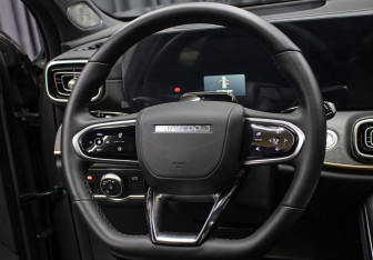 Подержанный автомобиль Jaecoo J8 2024 года (17 фото)